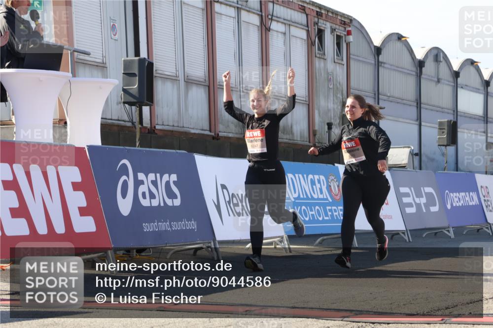 03.10.2025 - Köhlbrandbrückenlauf Luisa Fischer http://msf.ph/oto/9044586 03.10.2025 13:42:17 Ziel 5271, 6247 meine-sportfotos.de