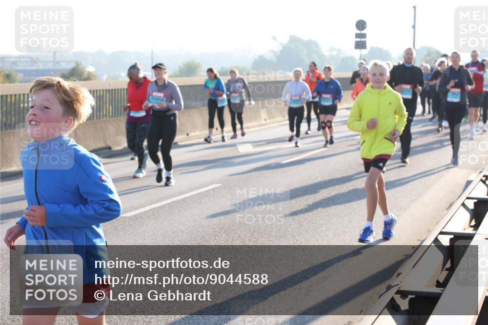 03.10.2025 - Köhlbrandbrückenlauf Lena Gebhardt http://msf.ph/oto/9044588 03.10.2025 09:27:17 Position 1  meine-sportfotos.de