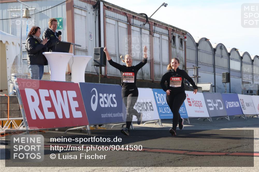 03.10.2025 - Köhlbrandbrückenlauf Luisa Fischer http://msf.ph/oto/9044590 03.10.2025 13:42:18 Ziel 5271, 6247 meine-sportfotos.de