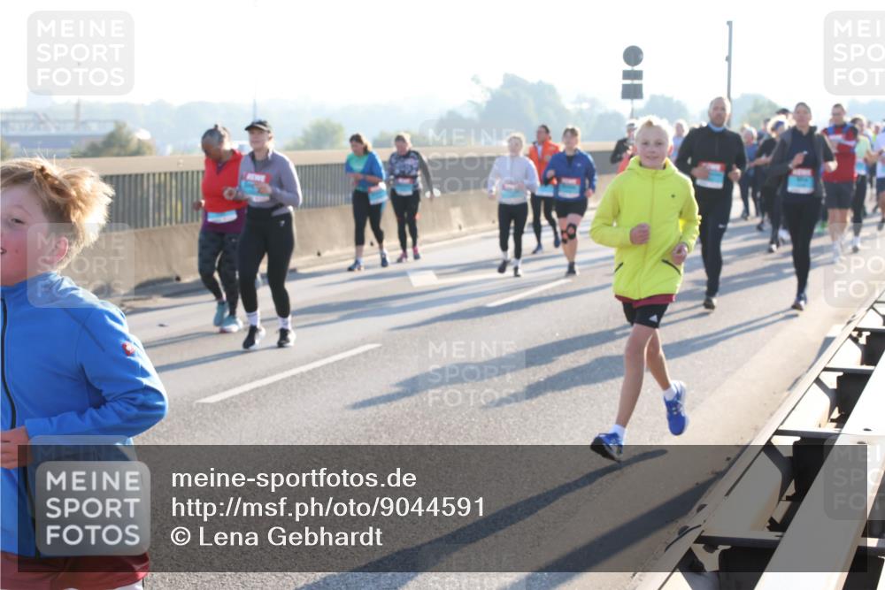 03.10.2025 - Köhlbrandbrückenlauf Lena Gebhardt http://msf.ph/oto/9044591 03.10.2025 09:27:17 Position 1  meine-sportfotos.de