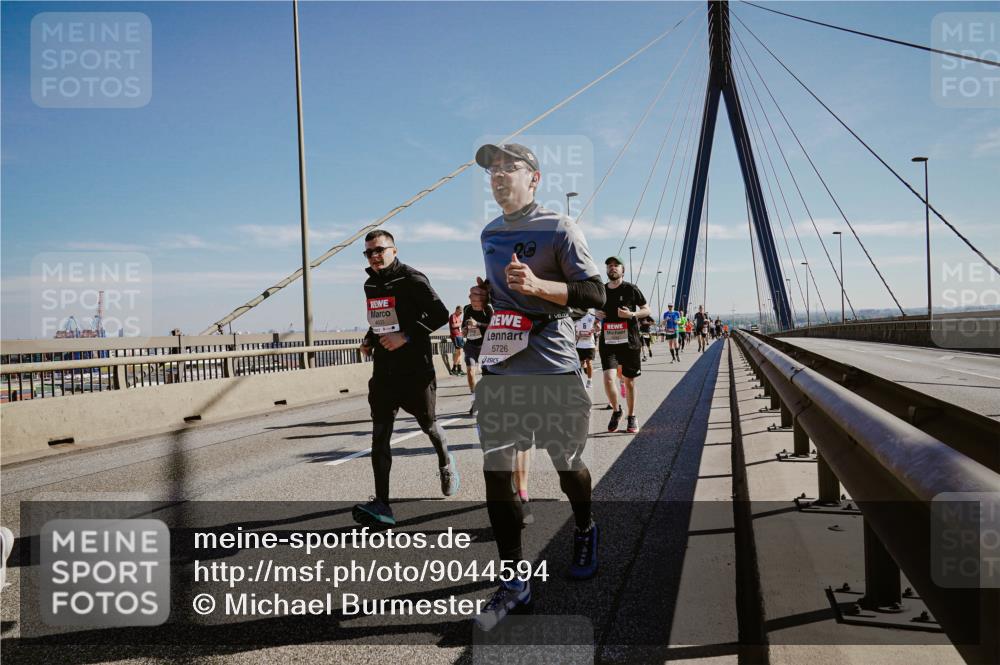 03.10.2025 - Köhlbrandbrückenlauf Michael Burmester http://msf.ph/oto/9044594 03.10.2025 12:26:27 Position 1 26, 5726 meine-sportfotos.de
