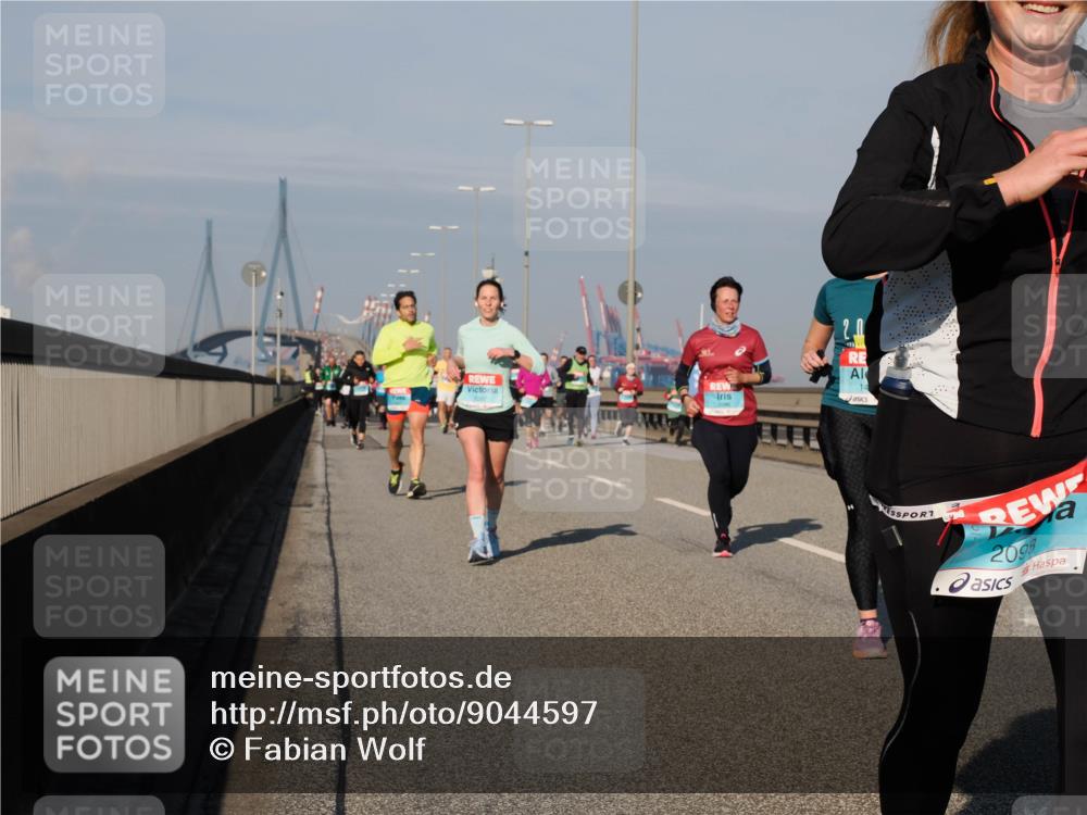 03.10.2025 - Köhlbrandbrückenlauf Fabian Wolf http://msf.ph/oto/9044597 03.10.2025 09:57:13 Position 3 2098 meine-sportfotos.de
