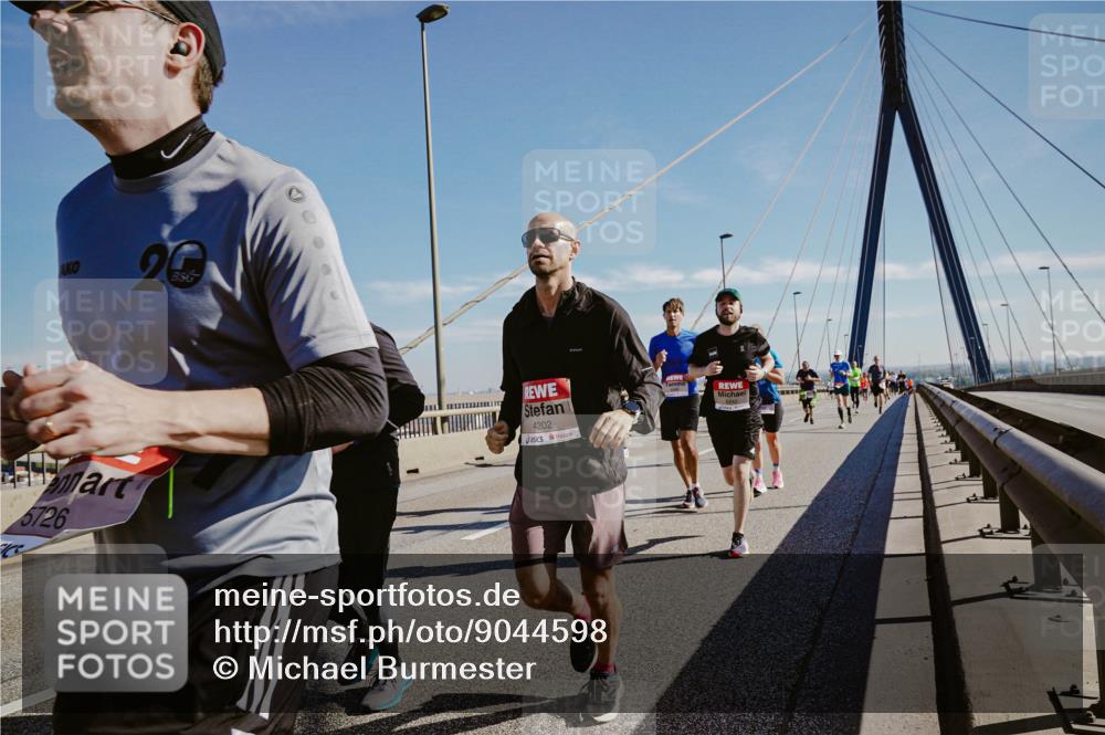 03.10.2025 - Köhlbrandbrückenlauf Michael Burmester http://msf.ph/oto/9044598 03.10.2025 12:26:28 Position 1 20, 5726, 4202 meine-sportfotos.de