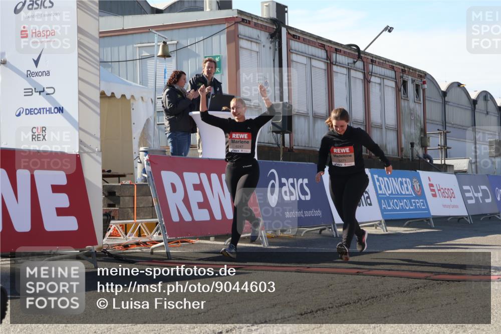 03.10.2025 - Köhlbrandbrückenlauf Luisa Fischer http://msf.ph/oto/9044603 03.10.2025 13:42:18 Ziel 5271, 6247 meine-sportfotos.de