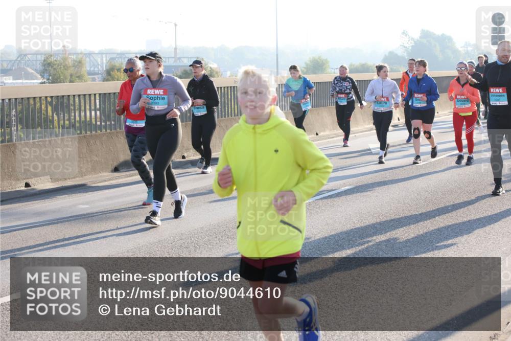 03.10.2025 - Köhlbrandbrückenlauf Lena Gebhardt http://msf.ph/oto/9044610 03.10.2025 09:27:18 Position 1 2393, 2300 meine-sportfotos.de