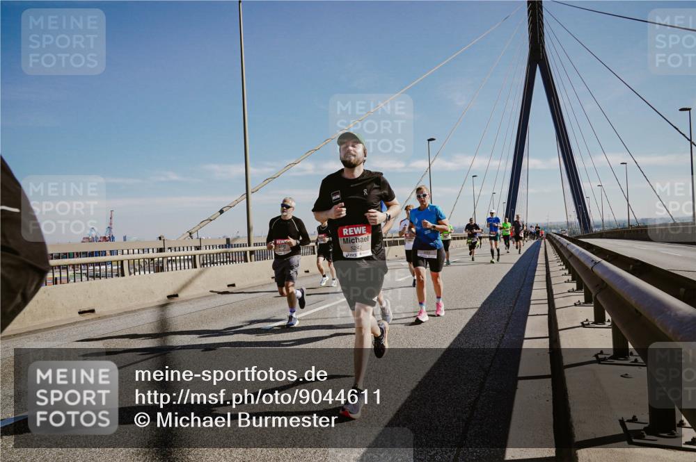 03.10.2025 - Köhlbrandbrückenlauf Michael Burmester http://msf.ph/oto/9044611 03.10.2025 12:26:28 Position 1  meine-sportfotos.de