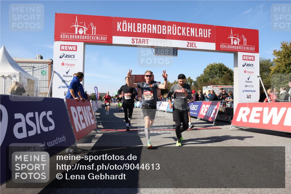 03.10.2025 - Köhlbrandbrückenlauf Lena Gebhardt http://msf.ph/oto/9044613 03.10.2025 13:00:33 Ziel 4016, 4163, 4172, 4228, 4275, 4299, 4622, 4850, 5011, 5664, 6373, 6490, 6714 meine-sportfotos.de