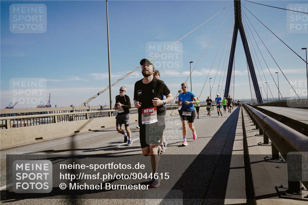 03.10.2025 - Köhlbrandbrückenlauf Michael Burmester http://msf.ph/oto/9044615 03.10.2025 12:26:28 Position 1 5242 meine-sportfotos.de
