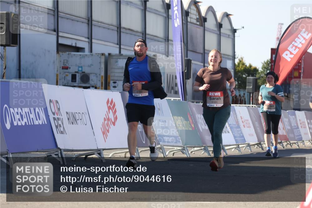03.10.2025 - Köhlbrandbrückenlauf Luisa Fischer http://msf.ph/oto/9044616 03.10.2025 13:42:32 Ziel  meine-sportfotos.de