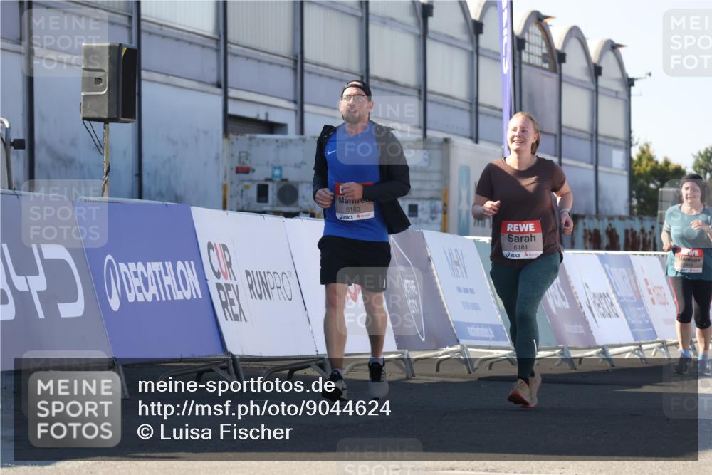 03.10.2025 - Köhlbrandbrückenlauf Luisa Fischer http://msf.ph/oto/9044624 03.10.2025 13:42:32 Ziel  meine-sportfotos.de