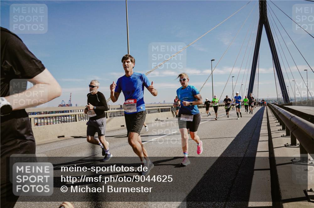 03.10.2025 - Köhlbrandbrückenlauf Michael Burmester http://msf.ph/oto/9044625 03.10.2025 12:26:29 Position 1 6562, 5753 meine-sportfotos.de