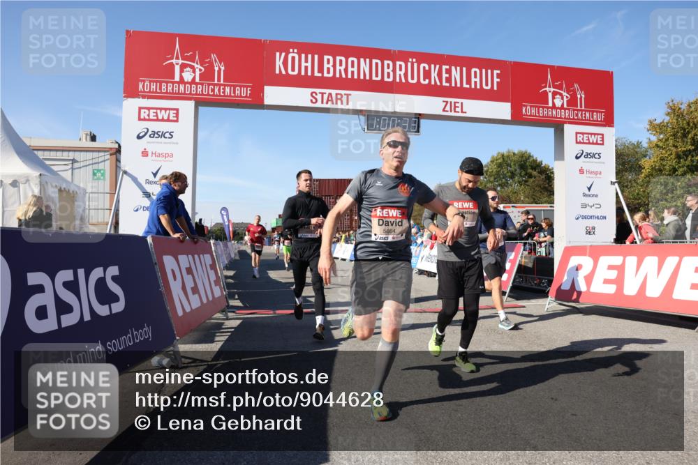03.10.2025 - Köhlbrandbrückenlauf Lena Gebhardt http://msf.ph/oto/9044628 03.10.2025 13:00:34 Ziel 4016, 4163, 4172, 4228, 4275, 4299, 4622, 4850, 5011, 5664, 6373, 6490, 6714 meine-sportfotos.de