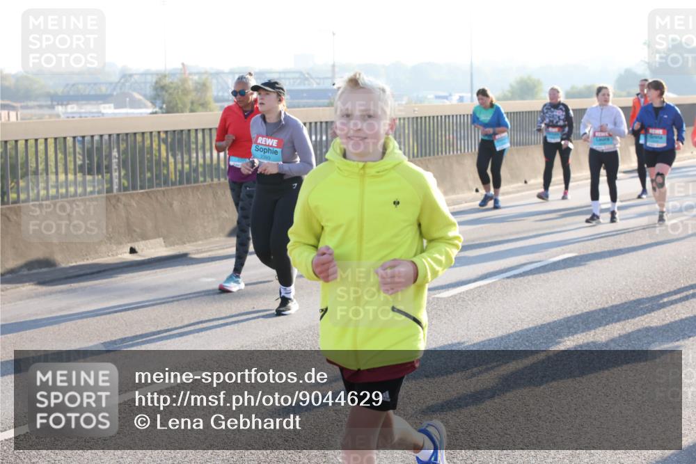 03.10.2025 - Köhlbrandbrückenlauf Lena Gebhardt http://msf.ph/oto/9044629 03.10.2025 09:27:18 Position 1 2393 meine-sportfotos.de