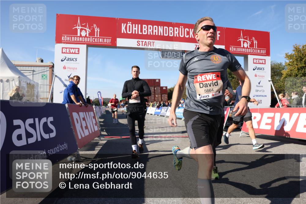 03.10.2025 - Köhlbrandbrückenlauf Lena Gebhardt http://msf.ph/oto/9044635 03.10.2025 13:00:34 Ziel 4016, 4163, 4172, 4228, 4275, 4299, 4622, 4850, 5011, 5664, 6373, 6490, 6714 meine-sportfotos.de