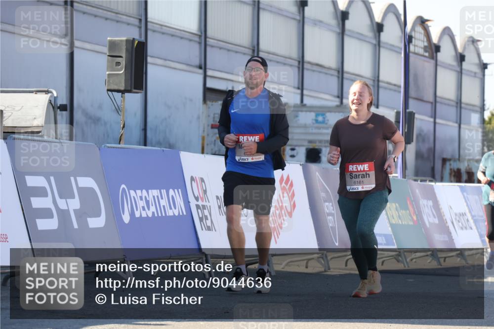 03.10.2025 - Köhlbrandbrückenlauf Luisa Fischer http://msf.ph/oto/9044636 03.10.2025 13:42:33 Ziel 6160, 6161 meine-sportfotos.de