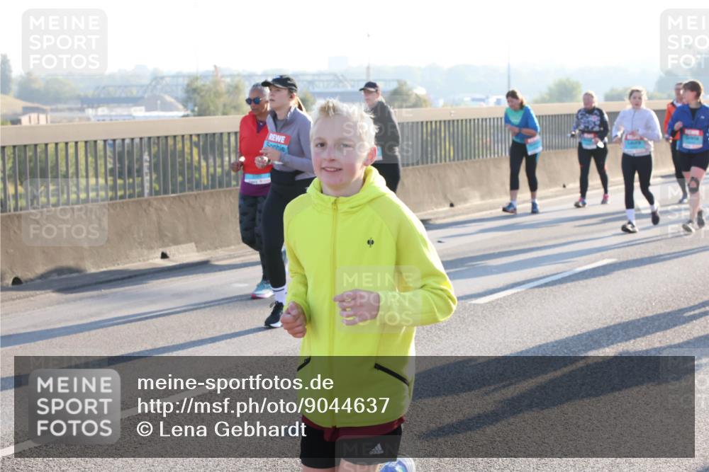 03.10.2025 - Köhlbrandbrückenlauf Lena Gebhardt http://msf.ph/oto/9044637 03.10.2025 09:27:18 Position 1  meine-sportfotos.de