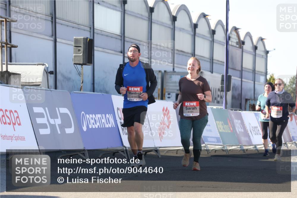 03.10.2025 - Köhlbrandbrückenlauf Luisa Fischer http://msf.ph/oto/9044640 03.10.2025 13:42:33 Ziel 6160, 6161 meine-sportfotos.de