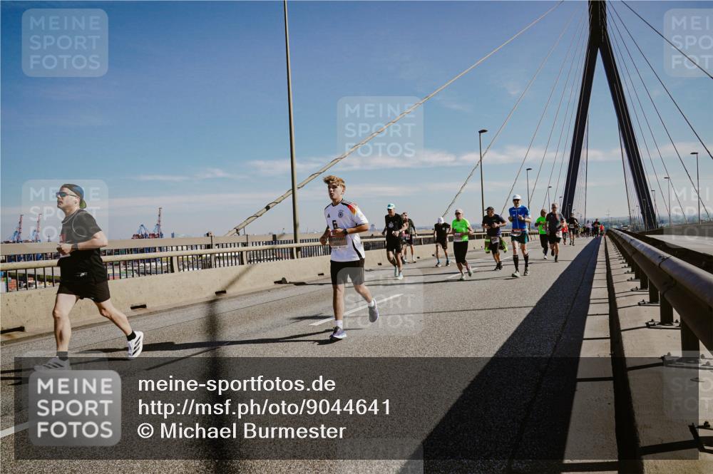 03.10.2025 - Köhlbrandbrückenlauf Michael Burmester http://msf.ph/oto/9044641 03.10.2025 12:26:30 Position 1  meine-sportfotos.de