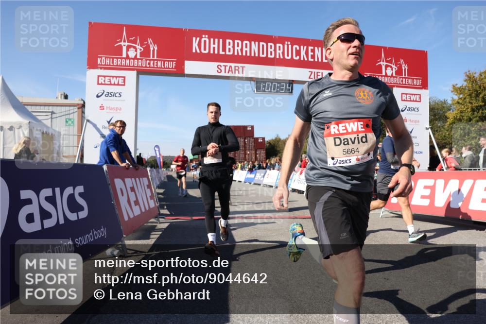 03.10.2025 - Köhlbrandbrückenlauf Lena Gebhardt http://msf.ph/oto/9044642 03.10.2025 13:00:34 Ziel 4016, 4163, 4172, 4228, 4275, 4299, 4622, 4850, 5011, 5664, 6373, 6490, 6714 meine-sportfotos.de