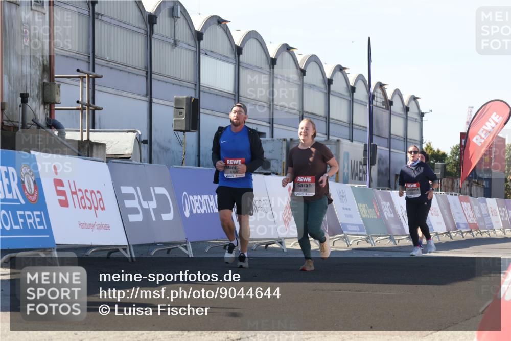 03.10.2025 - Köhlbrandbrückenlauf Luisa Fischer http://msf.ph/oto/9044644 03.10.2025 13:42:34 Ziel 6160, 6161 meine-sportfotos.de