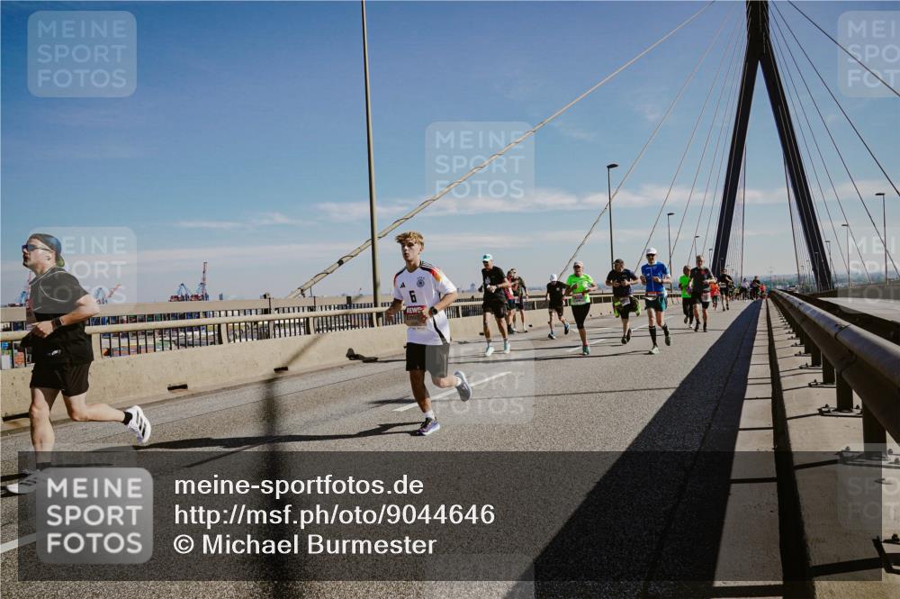 03.10.2025 - Köhlbrandbrückenlauf Michael Burmester http://msf.ph/oto/9044646 03.10.2025 12:26:30 Position 1  meine-sportfotos.de