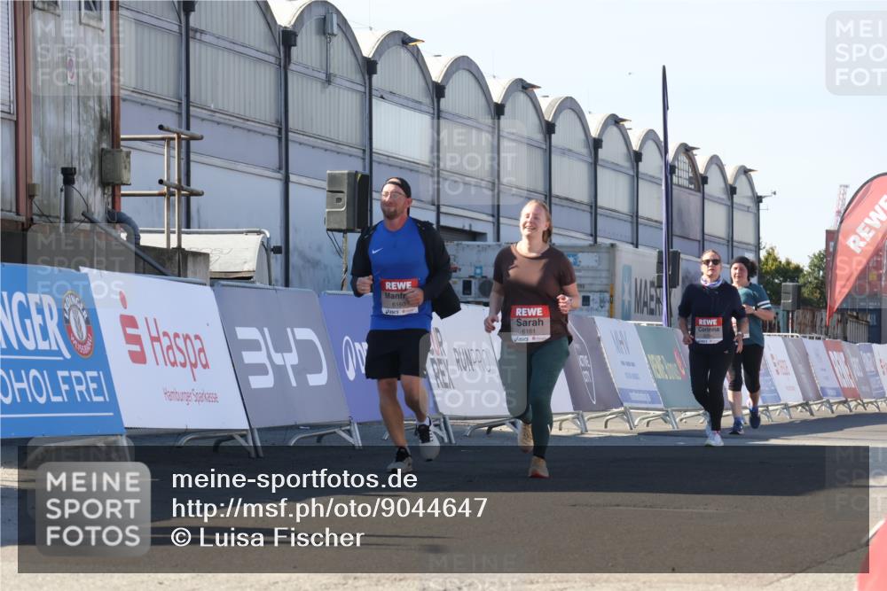 03.10.2025 - Köhlbrandbrückenlauf Luisa Fischer http://msf.ph/oto/9044647 03.10.2025 13:42:34 Ziel 6160, 6161 meine-sportfotos.de