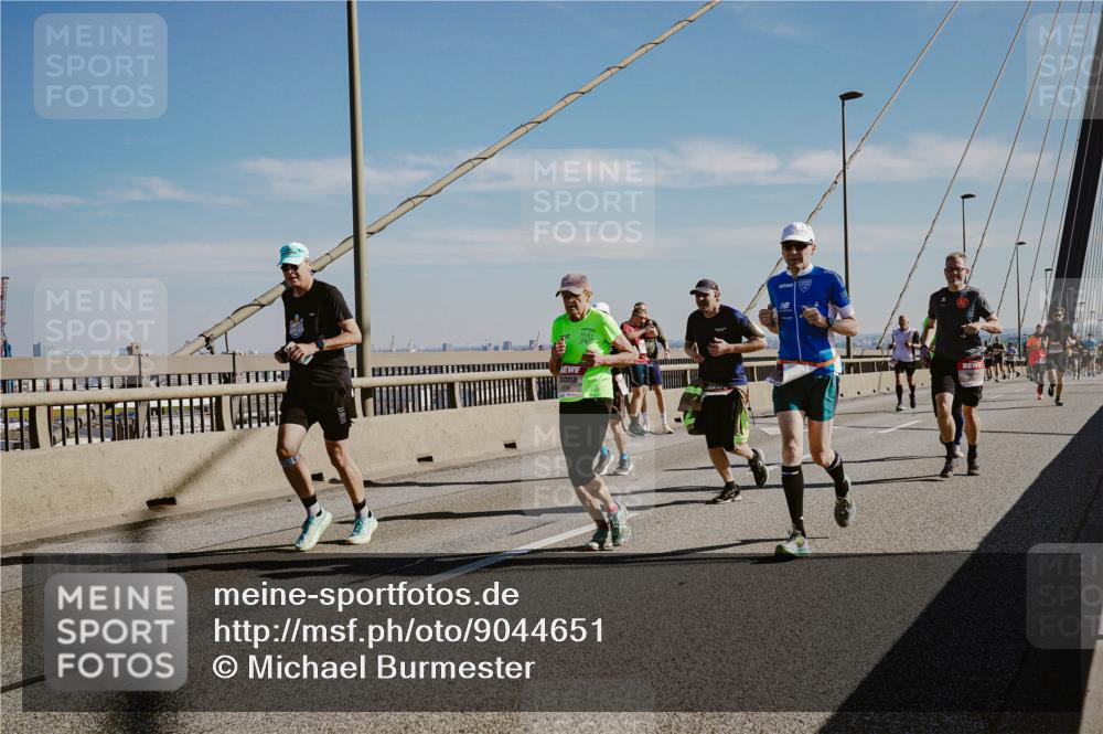 03.10.2025 - Köhlbrandbrückenlauf Michael Burmester http://msf.ph/oto/9044651 03.10.2025 12:26:32 Position 1  meine-sportfotos.de