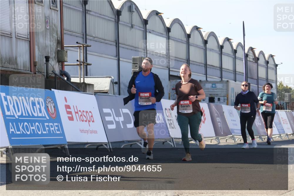 03.10.2025 - Köhlbrandbrückenlauf Luisa Fischer http://msf.ph/oto/9044655 03.10.2025 13:42:34 Ziel 6160, 6161 meine-sportfotos.de