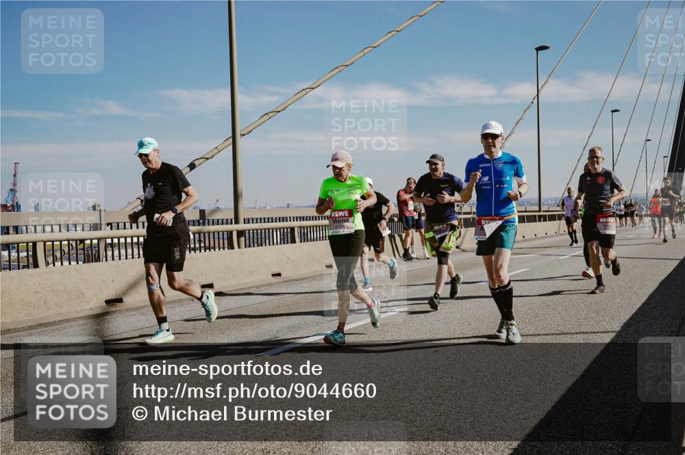 03.10.2025 - Köhlbrandbrückenlauf Michael Burmester http://msf.ph/oto/9044660 03.10.2025 12:26:32 Position 1 6184 meine-sportfotos.de