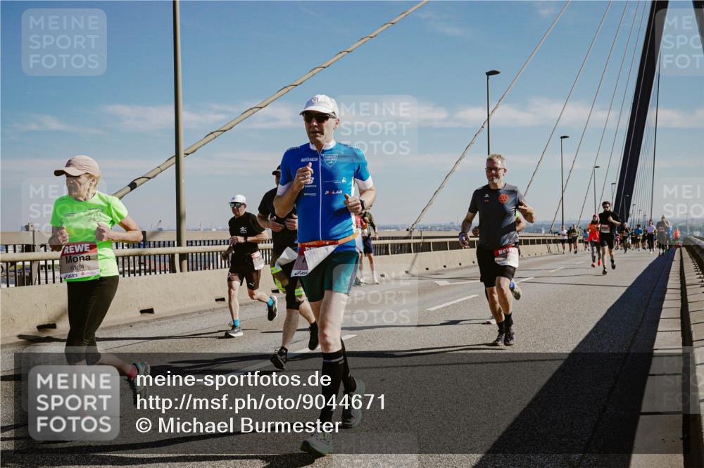 03.10.2025 - Köhlbrandbrückenlauf Michael Burmester http://msf.ph/oto/9044671 03.10.2025 12:26:33 Position 1 6184 meine-sportfotos.de