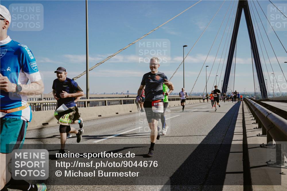 03.10.2025 - Köhlbrandbrückenlauf Michael Burmester http://msf.ph/oto/9044676 03.10.2025 12:26:34 Position 1  meine-sportfotos.de