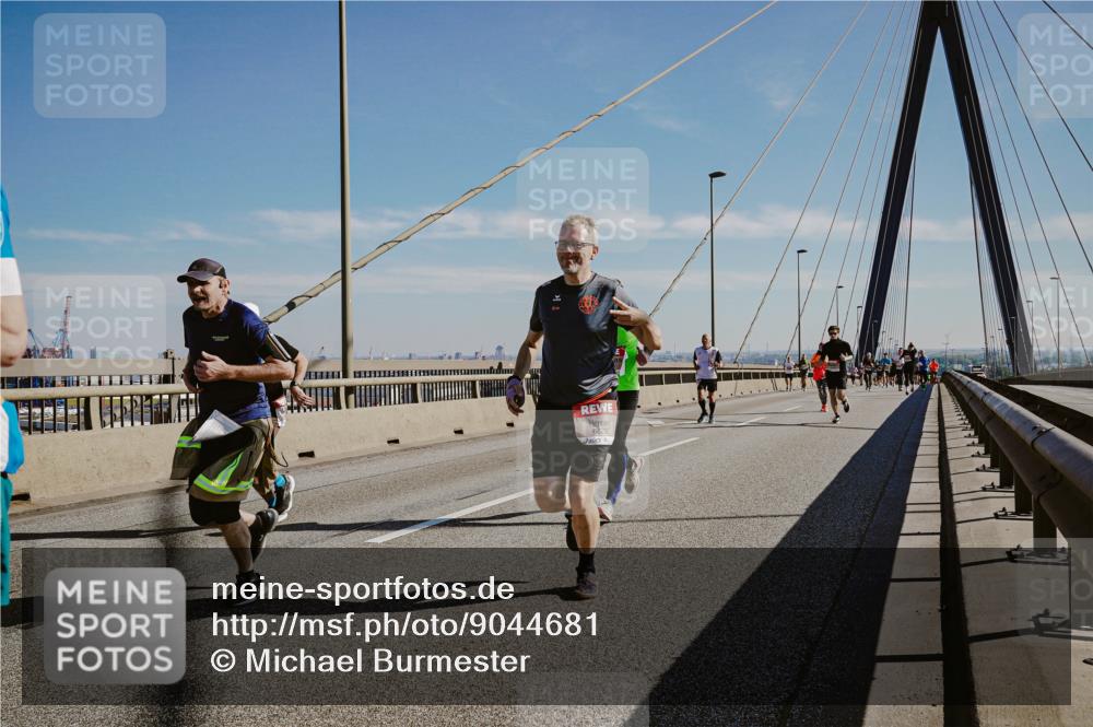 03.10.2025 - Köhlbrandbrückenlauf Michael Burmester http://msf.ph/oto/9044681 03.10.2025 12:26:34 Position 1 6822 meine-sportfotos.de
