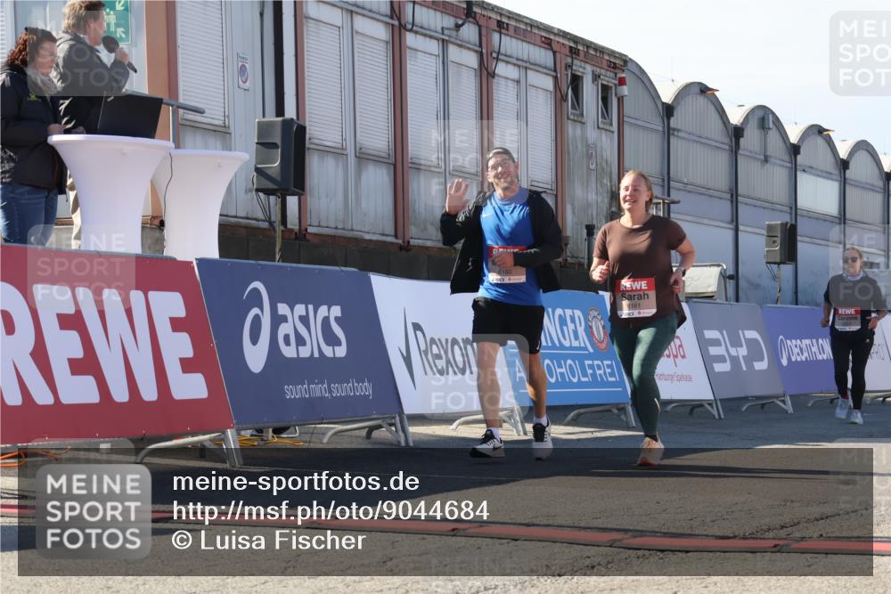 03.10.2025 - Köhlbrandbrückenlauf Luisa Fischer http://msf.ph/oto/9044684 03.10.2025 13:42:37 Ziel 5254, 6160, 6161, 6260 meine-sportfotos.de