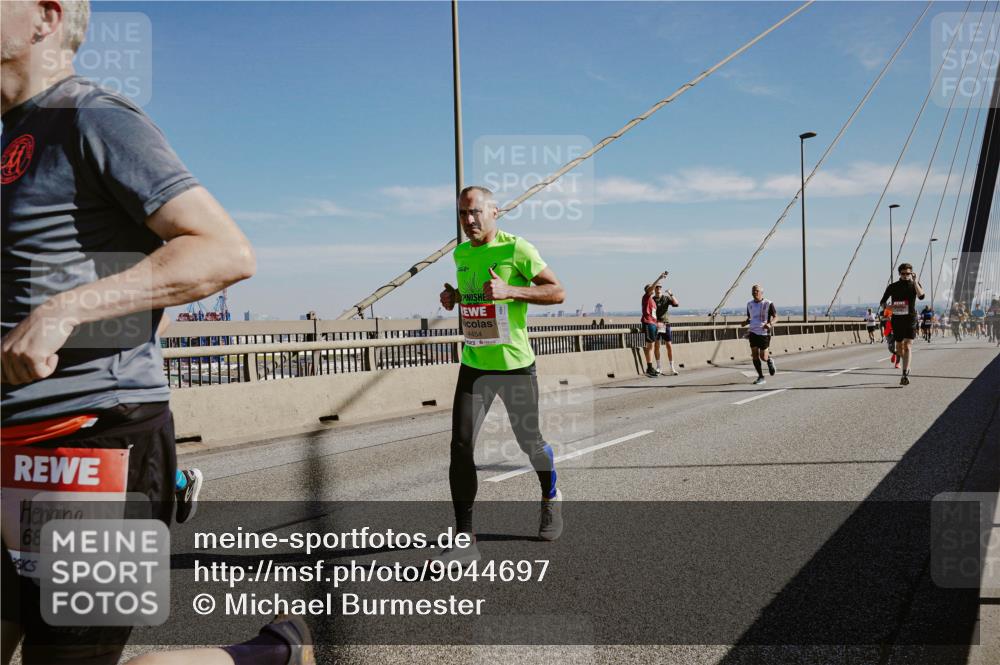 03.10.2025 - Köhlbrandbrückenlauf Michael Burmester http://msf.ph/oto/9044697 03.10.2025 12:26:35 Position 1 6822, 4, 4, 4454 meine-sportfotos.de