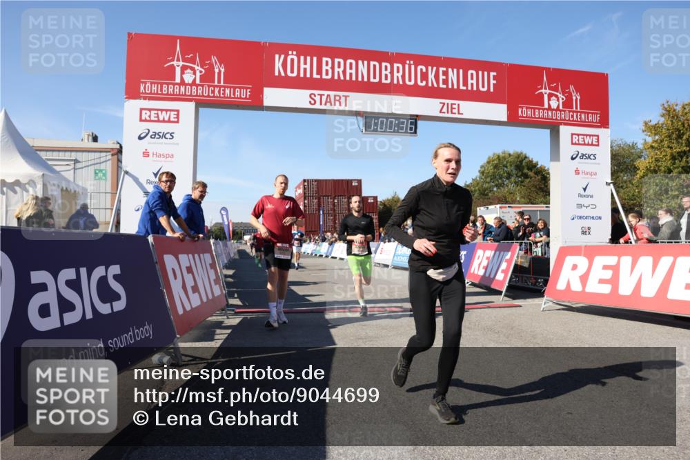 03.10.2025 - Köhlbrandbrückenlauf Lena Gebhardt http://msf.ph/oto/9044699 03.10.2025 13:00:37 Ziel 4016, 4163, 4172, 4228, 4299, 4622, 4763, 4850, 5011, 5664, 6373, 6490 meine-sportfotos.de