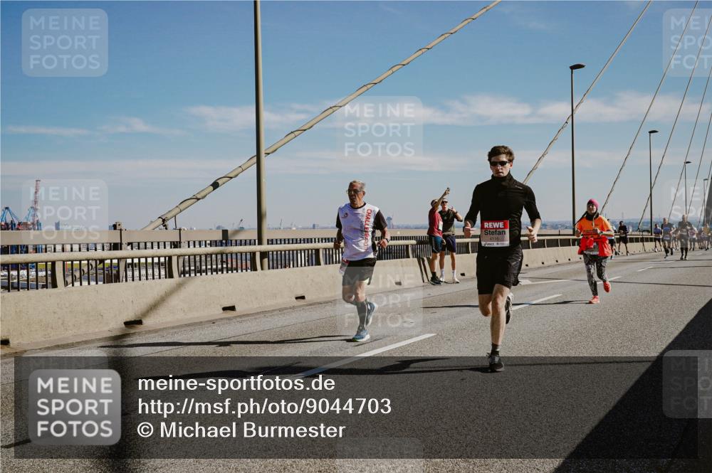 03.10.2025 - Köhlbrandbrückenlauf Michael Burmester http://msf.ph/oto/9044703 03.10.2025 12:26:37 Position 1 4116 meine-sportfotos.de