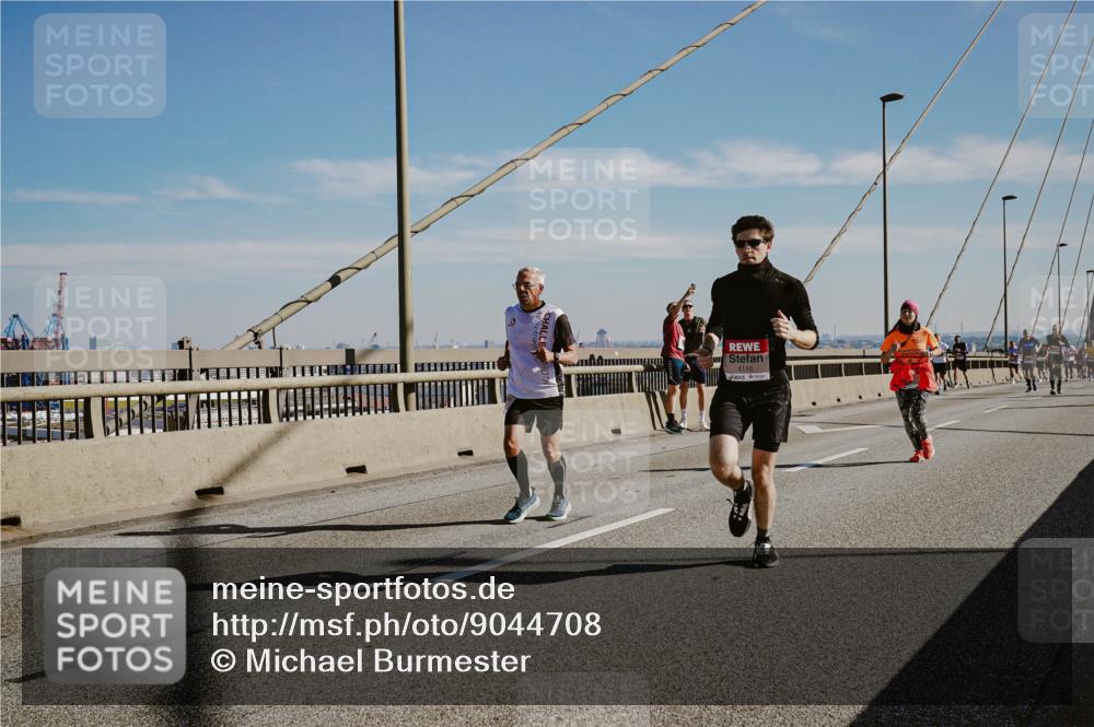 03.10.2025 - Köhlbrandbrückenlauf Michael Burmester http://msf.ph/oto/9044708 03.10.2025 12:26:37 Position 1 4116 meine-sportfotos.de
