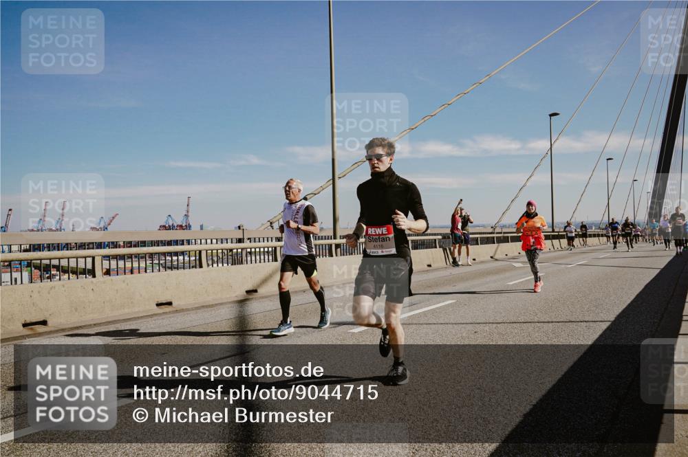 03.10.2025 - Köhlbrandbrückenlauf Michael Burmester http://msf.ph/oto/9044715 03.10.2025 12:26:38 Position 1 4116 meine-sportfotos.de