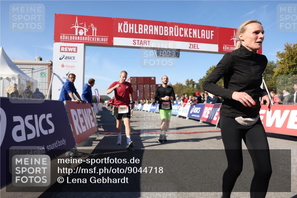03.10.2025 - Köhlbrandbrückenlauf Lena Gebhardt http://msf.ph/oto/9044718 03.10.2025 13:00:37 Ziel 4016, 4163, 4172, 4228, 4299, 4622, 4763, 4850, 5011, 5664, 6373, 6490 meine-sportfotos.de
