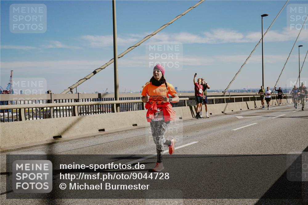 03.10.2025 - Köhlbrandbrückenlauf Michael Burmester http://msf.ph/oto/9044728 03.10.2025 12:26:40 Position 1  meine-sportfotos.de