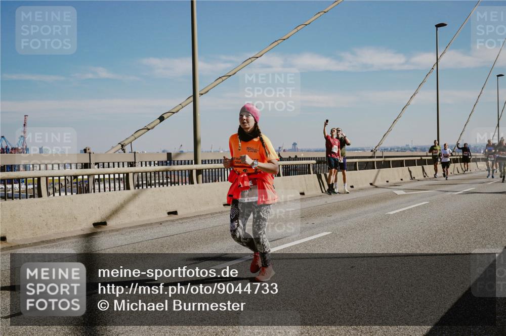 03.10.2025 - Köhlbrandbrückenlauf Michael Burmester http://msf.ph/oto/9044733 03.10.2025 12:26:40 Position 1  meine-sportfotos.de