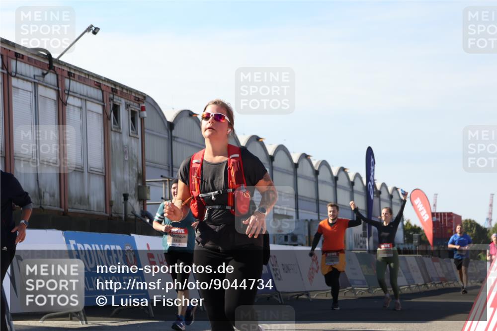 03.10.2025 - Köhlbrandbrückenlauf Luisa Fischer http://msf.ph/oto/9044734 03.10.2025 13:42:41 Ziel 4944, 5086, 5254, 5418, 6160, 6161, 6260 meine-sportfotos.de