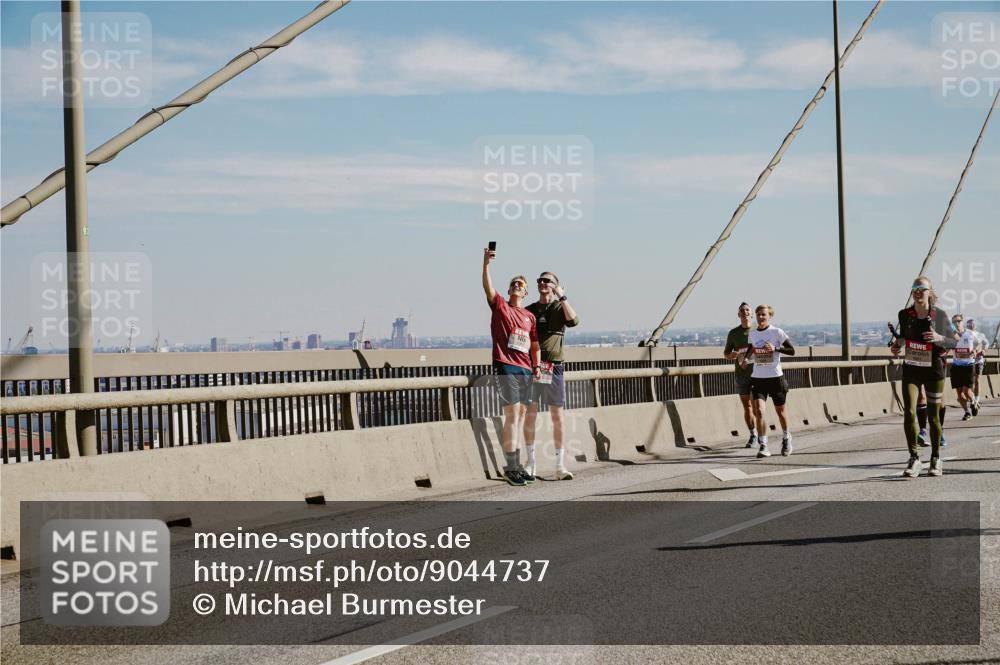 03.10.2025 - Köhlbrandbrückenlauf Michael Burmester http://msf.ph/oto/9044737 03.10.2025 12:26:42 Position 1  meine-sportfotos.de