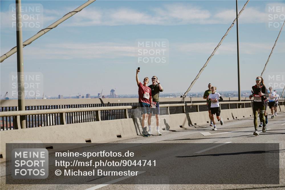 03.10.2025 - Köhlbrandbrückenlauf Michael Burmester http://msf.ph/oto/9044741 03.10.2025 12:26:42 Position 1  meine-sportfotos.de