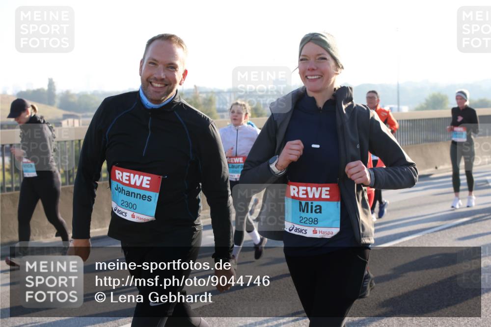 03.10.2025 - Köhlbrandbrückenlauf Lena Gebhardt http://msf.ph/oto/9044746 03.10.2025 09:27:21 Position 1 2300, 2298 meine-sportfotos.de