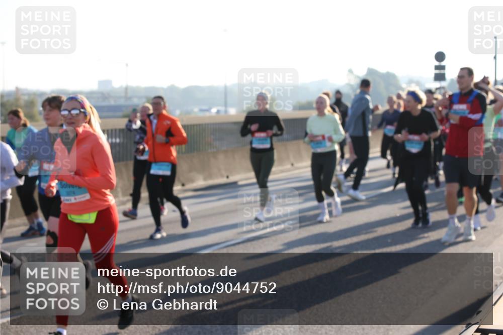 03.10.2025 - Köhlbrandbrückenlauf Lena Gebhardt http://msf.ph/oto/9044752 03.10.2025 09:27:22 Position 1 3074 meine-sportfotos.de