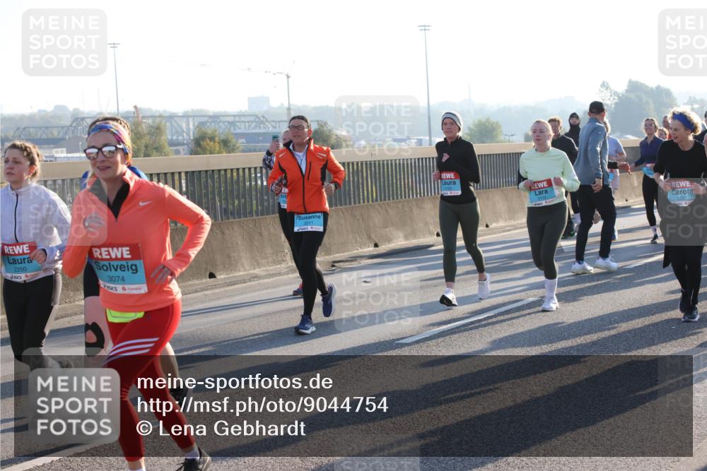03.10.2025 - Köhlbrandbrückenlauf Lena Gebhardt http://msf.ph/oto/9044754 03.10.2025 09:27:22 Position 1 2250, 3074, 2211, 3105, 3102 meine-sportfotos.de