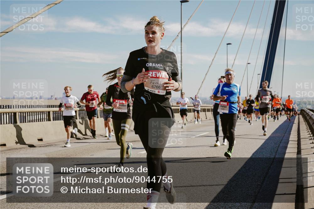 03.10.2025 - Köhlbrandbrückenlauf Michael Burmester http://msf.ph/oto/9044755 03.10.2025 12:26:44 Position 1 6281, 6766, 4595 meine-sportfotos.de
