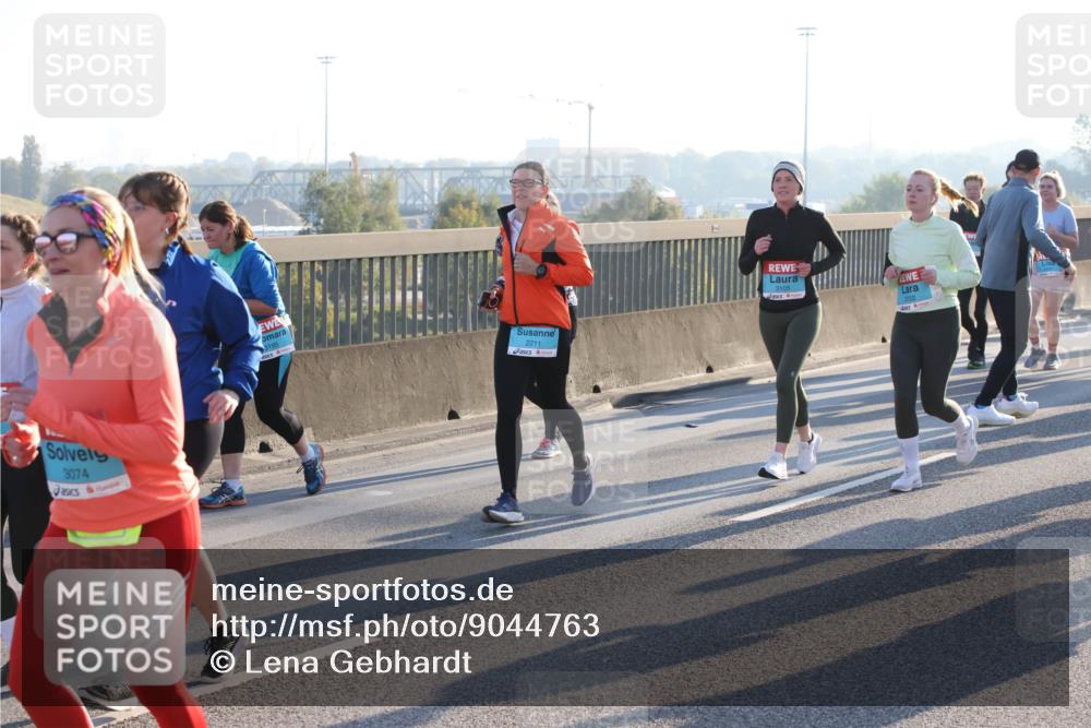 03.10.2025 - Köhlbrandbrückenlauf Lena Gebhardt http://msf.ph/oto/9044763 03.10.2025 09:27:22 Position 1 3074, 3195, 2211, 3105 meine-sportfotos.de