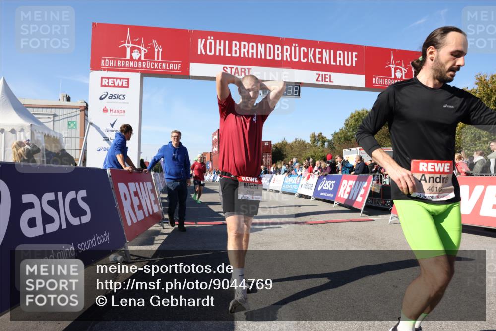 03.10.2025 - Köhlbrandbrückenlauf Lena Gebhardt http://msf.ph/oto/9044769 03.10.2025 13:00:39 Ziel 4016, 4018, 4172, 4228, 4299, 4622, 4763, 4850, 5011, 5664, 6373 meine-sportfotos.de